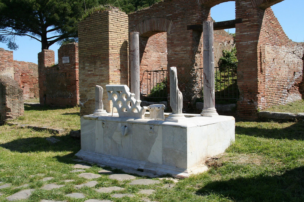 Regio IV - Insula VII - Portico and Caseggiato della Fontana con Lucerna  (IV,VII,1-2) (Porticus and House of the Lamp Fountain)
